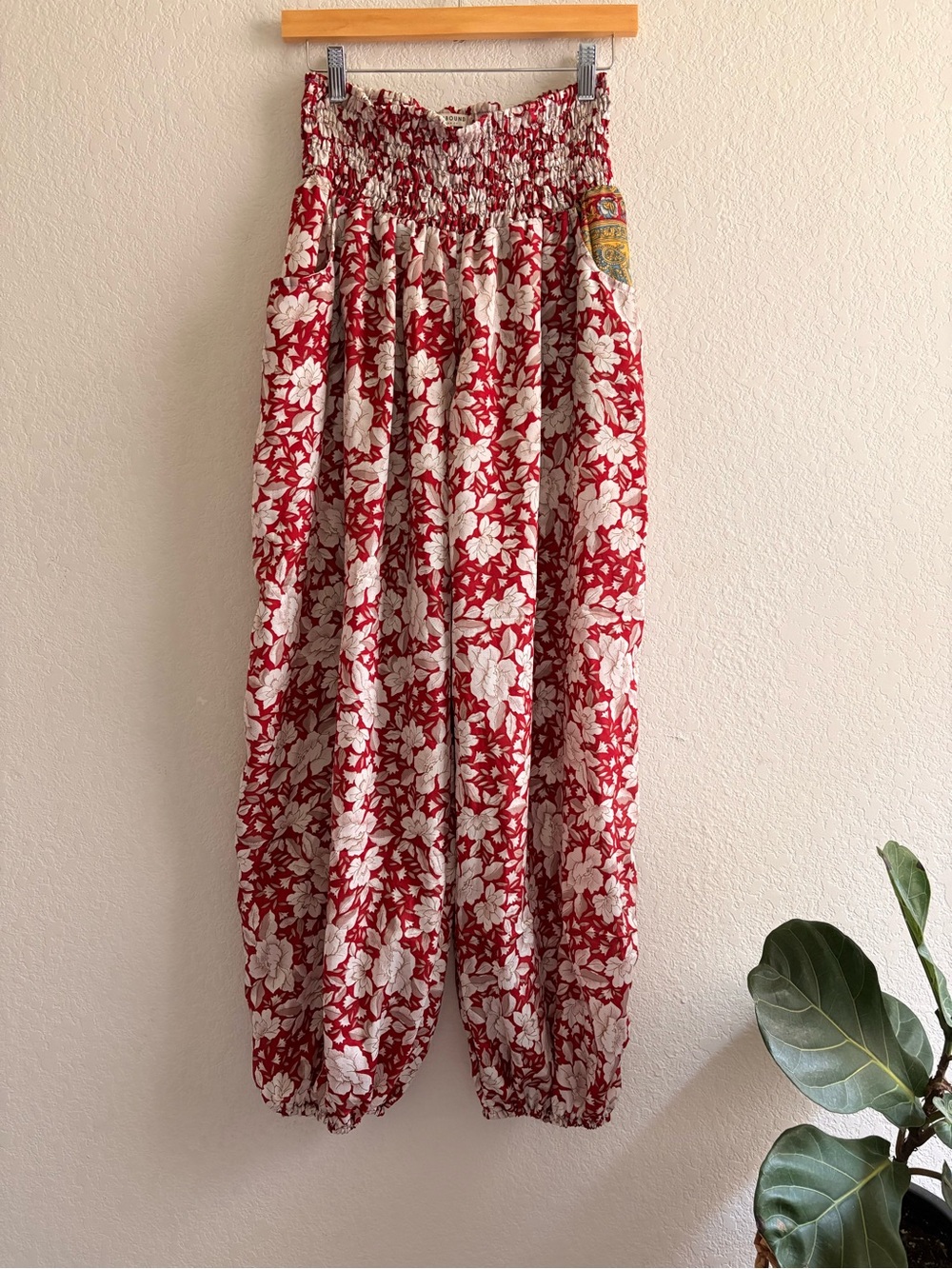 Earthbound Trading Co Red Floral Boho Harem Pants Smocked Waist Balloon Jogger L